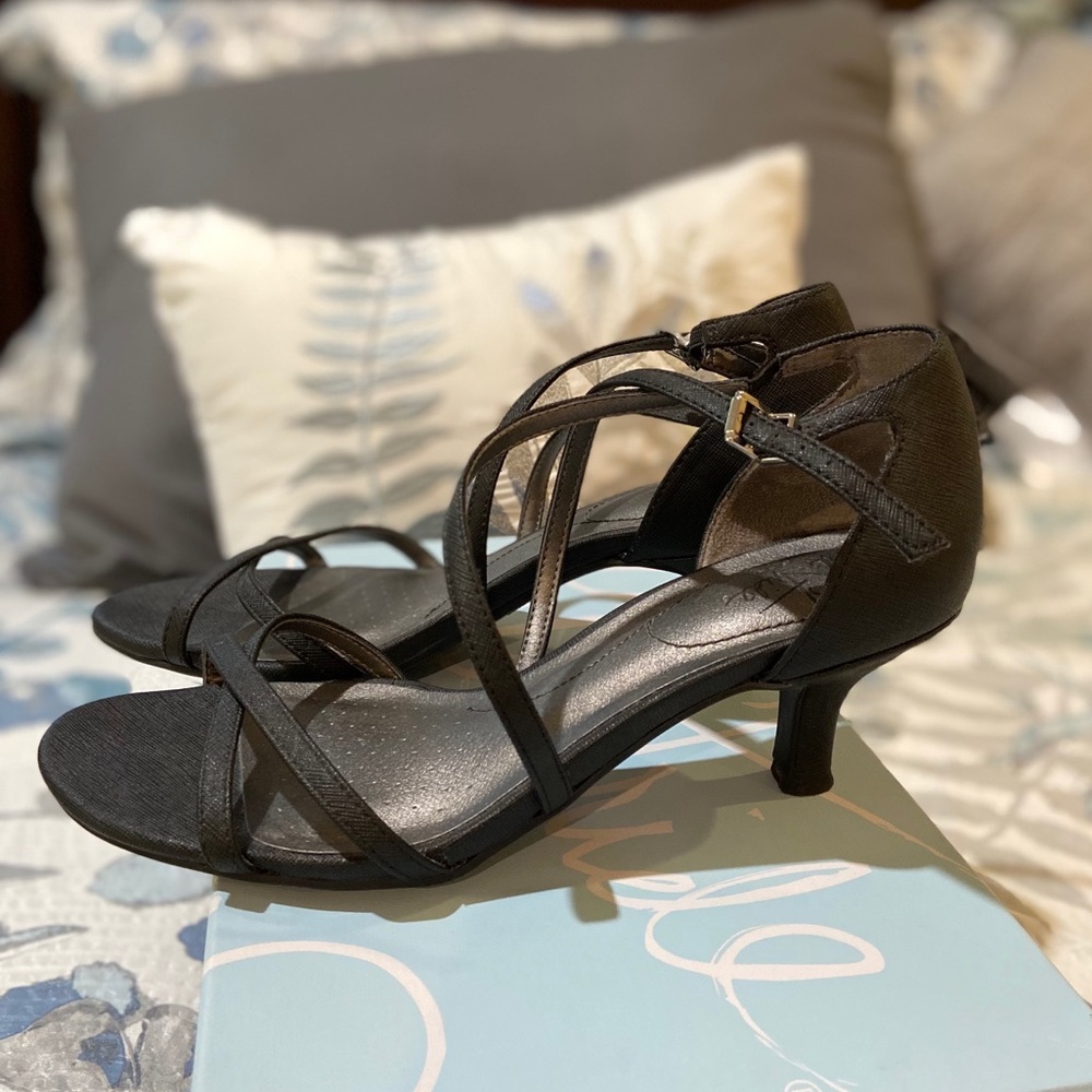 Heels - Picture 2 of 3